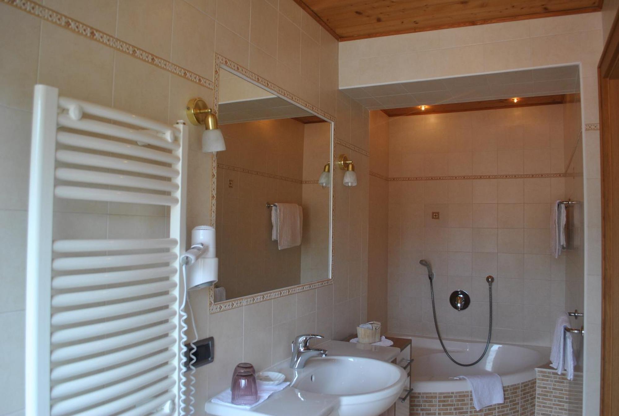 Hotel Garni Walter Ortisei Ngoại thất bức ảnh